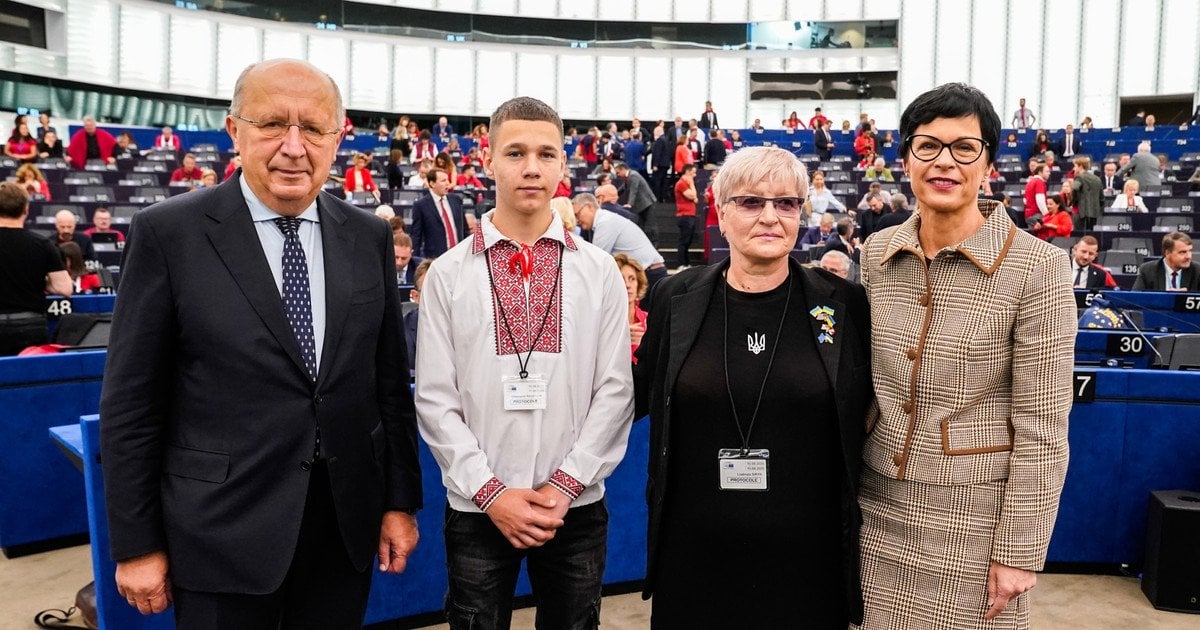 Саша рассказывал о своей истории не только в Европарламенте, но и в Давосе, Вашингтоне, Нидерландах, Латвии. Фото: kmu.gov.ua