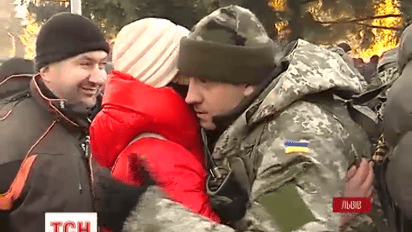 Бойцы со Львова возвращаются из отпуска на передовую