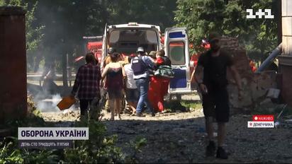 1 людина загинула, 10 дістали поранення – рашисти випустили ракету по центру Краматорська