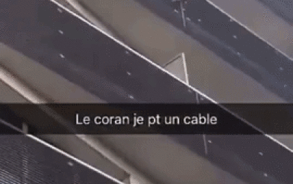 У Парижі "Людина-павук" вилізла по будинку на 4-й поверх, щоб врятувати хлопчика, що ледь чіплявся за балкон