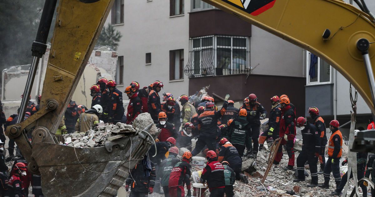 В Стамбуле возросло количество жертв в результате обвала дома