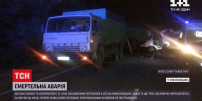 Новости Украины: в Николаевской области столкнулись два грузовика и микроавтобус