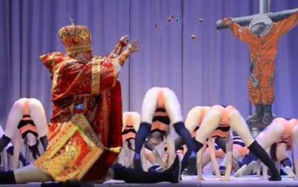 Неправильные пчелы. В соцсетях троллят откровенный танец школьниц в Оренбурге