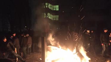 Активисты собираются в центре города, требуют выборов, отставки нового правительства. / © Facebook.com/vladimir.soloviev.5