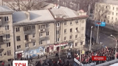 В Кишиневе митингующие ворвались в парламентской здания и требуют встречи с депутатами