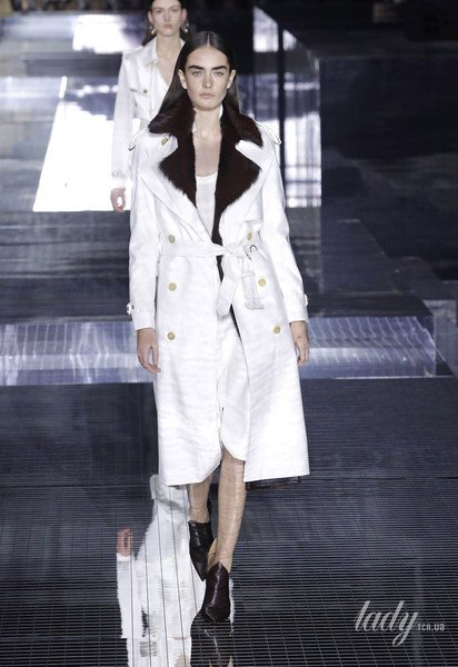 Коллекция Burberry прет-а-порте сезона осень-зима 2020-2021 / © East News