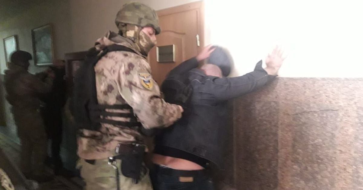 В Одесі бізнесмен разом із "тітушками" влаштував дебош у Службі автомобільних доріг