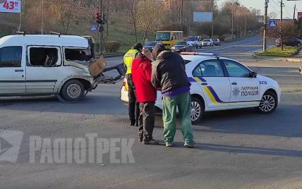 В Ровно стрела крана упала на авто: кто виноват в ДТП