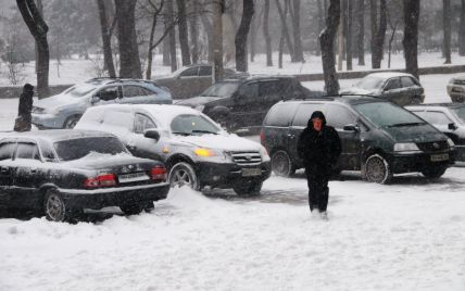 Водителей предупреждают о плохой видимости и скользких дорог на Киевщине