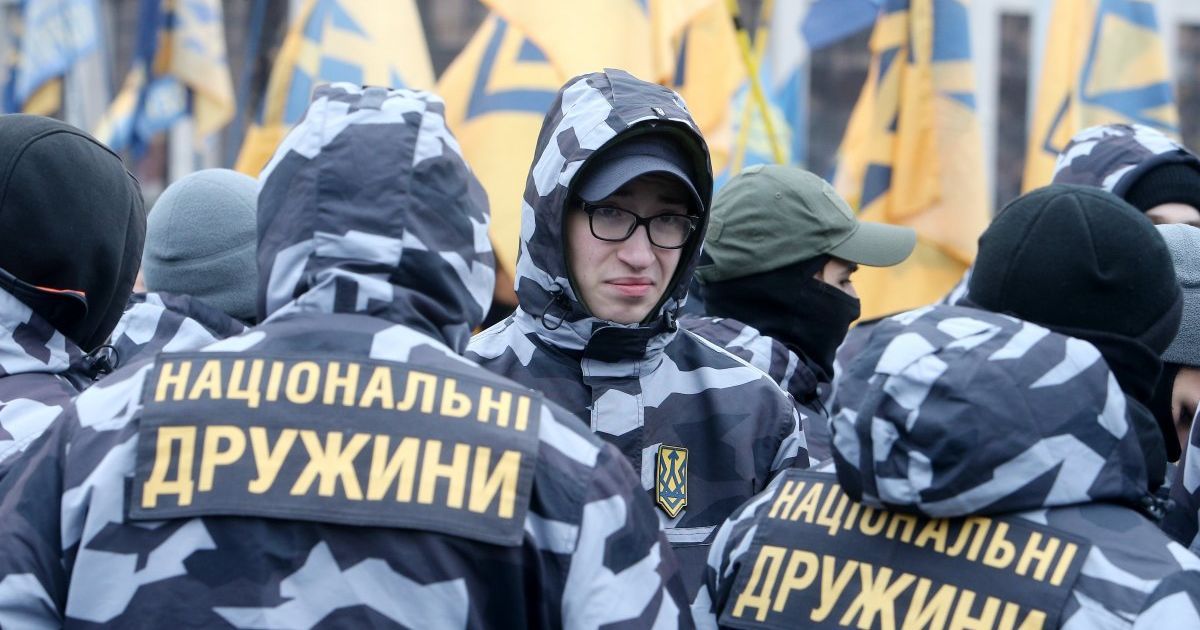 Порошенко на закритій зустрічі: "Олігархи фінансують "Нацдружини", бо ті їх шантажують"