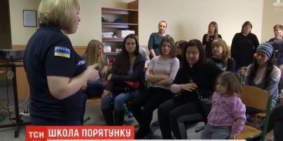 У Києві молодих матусь почали вчити реанімувати немовлят