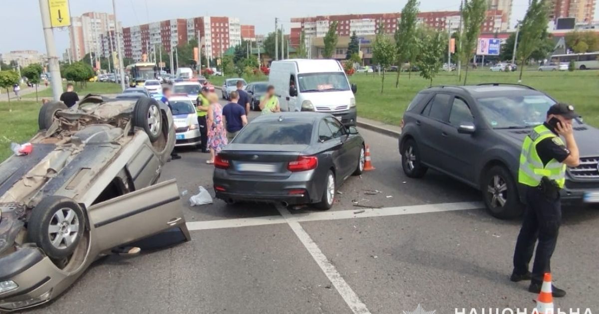 Масштабна ДТП у Львові: водію автобуса стало зле за кермом, є багато постраждалих (фото)