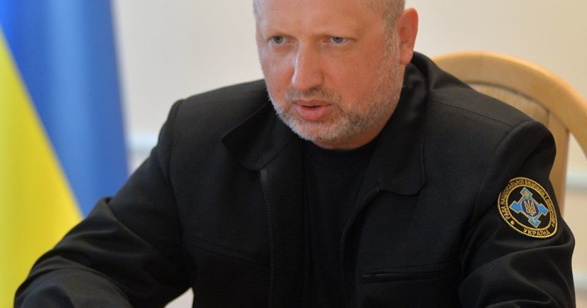 Турчинов инспектировал позиции АТО на Донбассе
