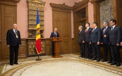 Новий уряд Молдови потайки опівночі присягнув президенту - ЗМІ
