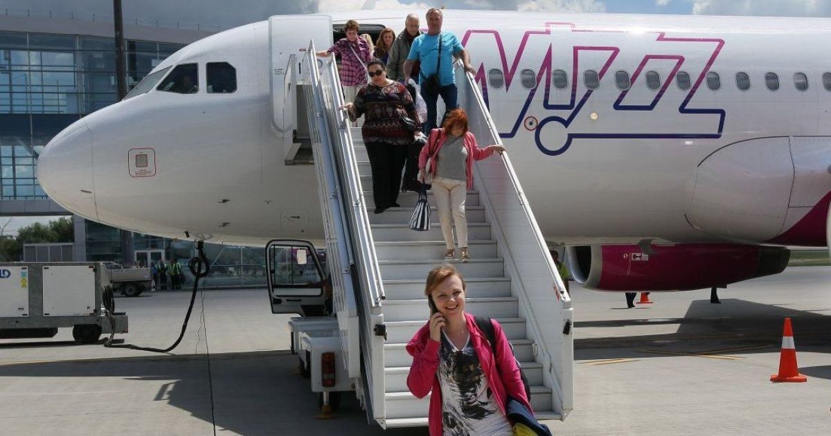 Wizz Air оголосив про скасування плати за ручну поклажу