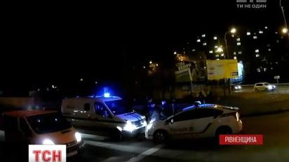 Полицейские Ровно остановили неадекватных инкассаторов на служебной машине
