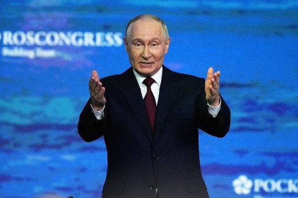 Пропаганда не працює: Путін вимушений самостійно брехати про