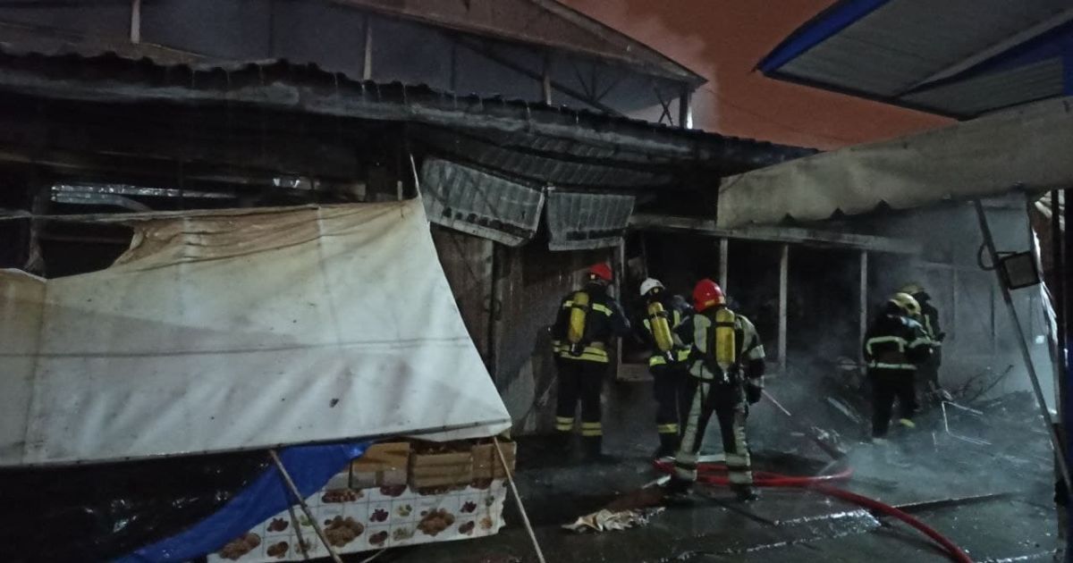 У Києві у ніч проти 6 грудня зайнялися ятки на ринку на Оболоні