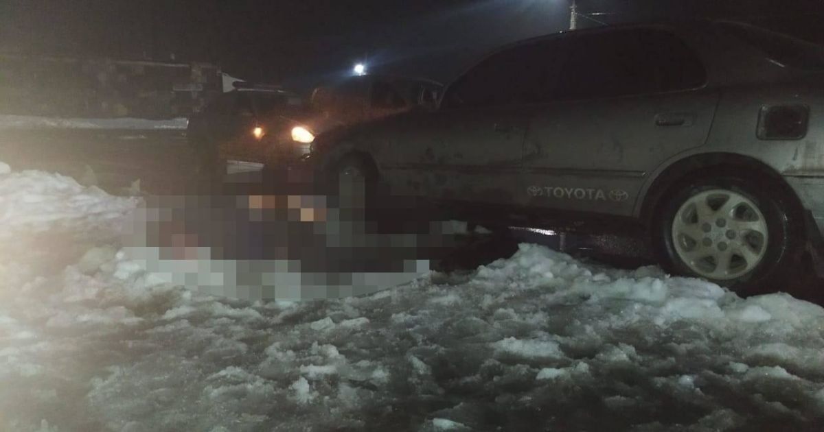 Лежав просто на землі в снігу: в Одеській області водій переїхав чоловіка (фото)