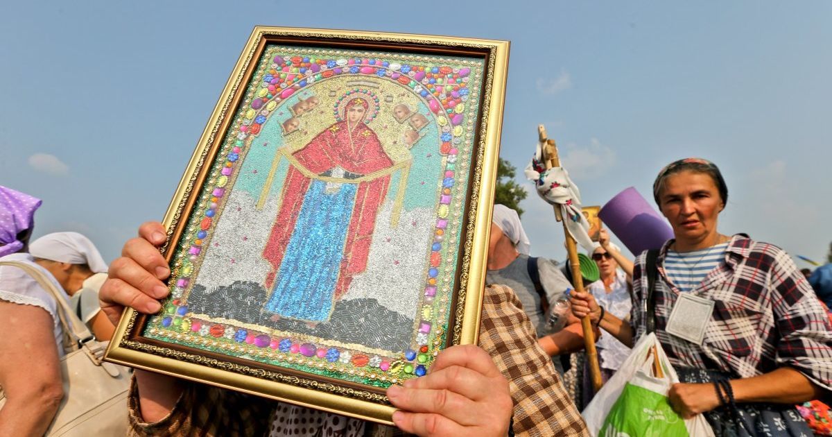 Хресний хід УПЦ МП уник зустрічі з "Правим сектором" завдяки раптовому маневру
