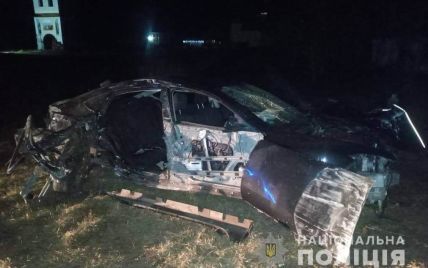 Автомобиль опрокинулся: на Волыни в страшном ДТП погибла 17-летняя девушка (фото)