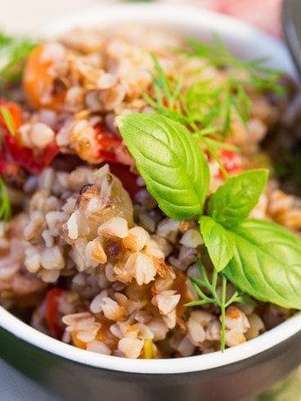 Гречка с овощами на сковороде