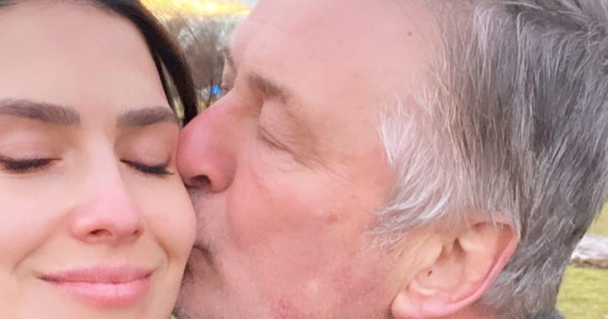 В пятый раз беременная жена Алека Болдуина показала, как активно ребенок движется в животе