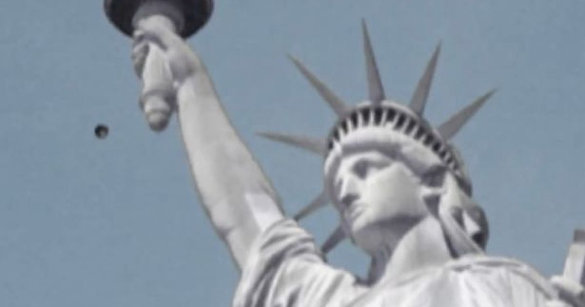 В небе над Нью-Йорком засняли НЛО