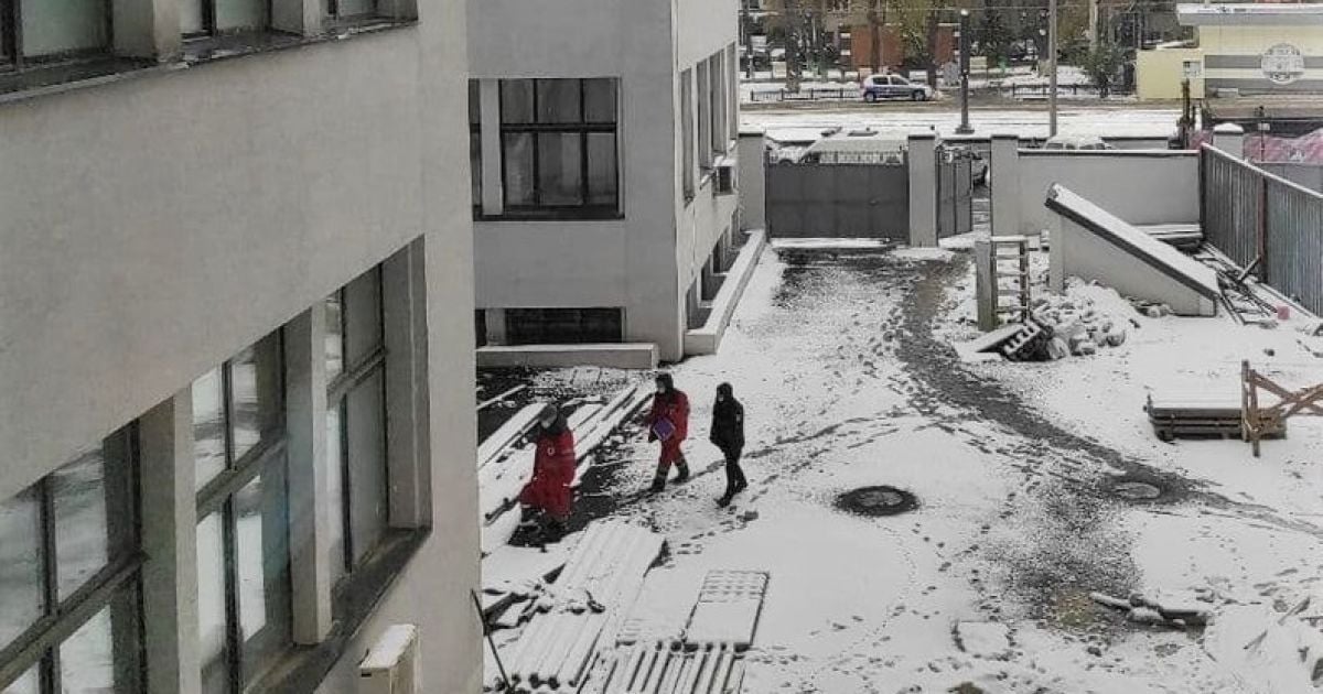 У Харкові жінка, яка перехворіла на коронавірус, вистрибнула з вікна Держпрому