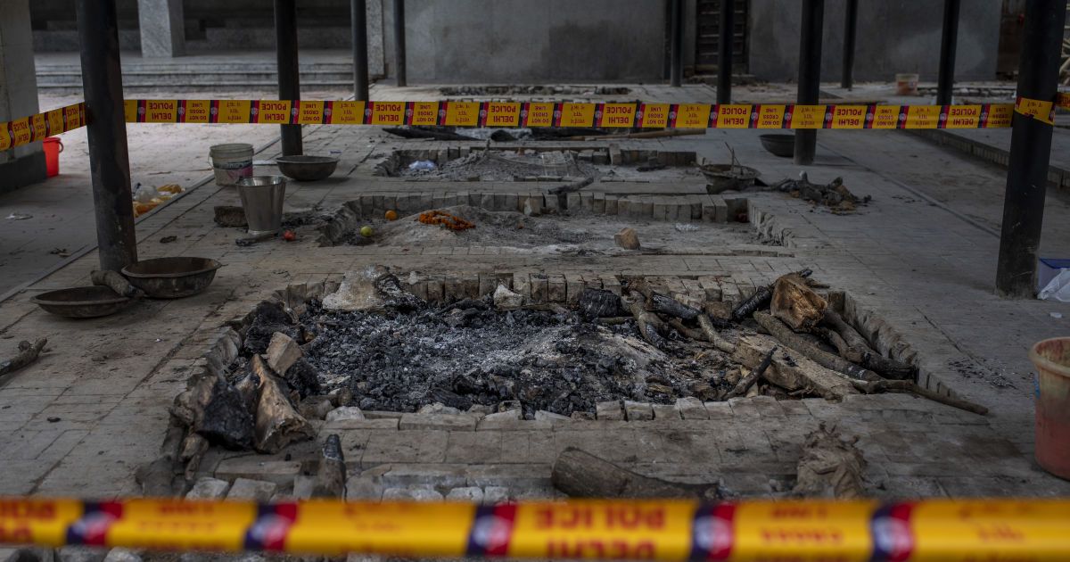 Місце похоронного вогнища, де спалили тіло 9-річної дівчинки / © Associated Press