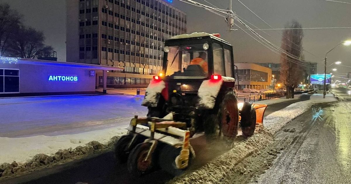 Як Київ розчишають після снігопаду