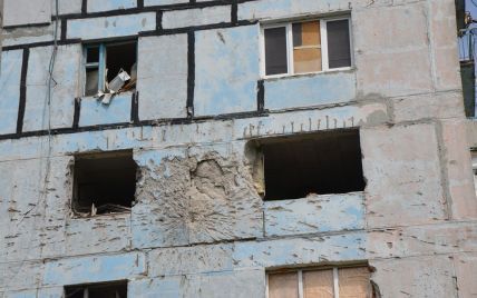 В Авдеевке показали доказательства попадания танковых снарядов боевиков в жилые высотки