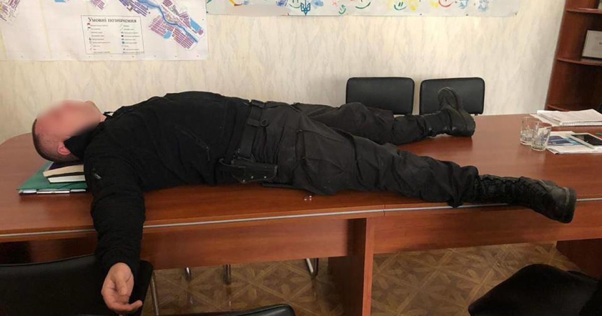 На Донеччині затримали начальника міського відділення поліції за вимагання у фермера 200 тис. грн