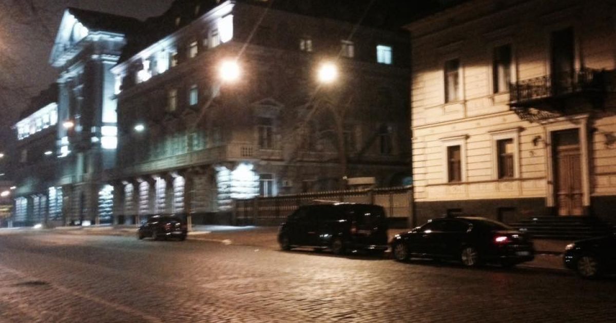 У ДУСі розповіли, на яких авто їздить Порошенко та співробітники АП
