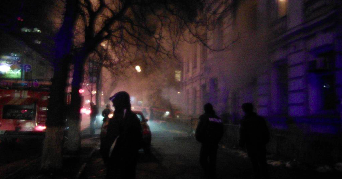 Пожар охватил нежилой дом