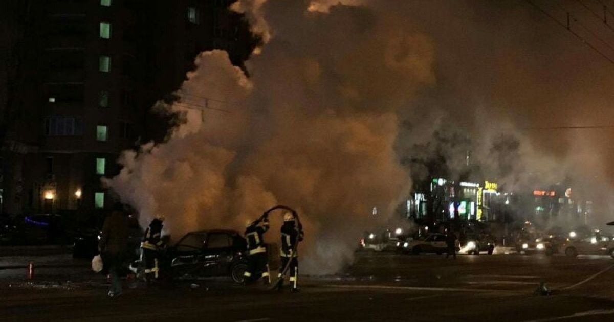 В результате аварии на Оболони в Киеве погиб водитель "Дэу Ланоса" / © Фото Валерии Ковалинской/ТСН