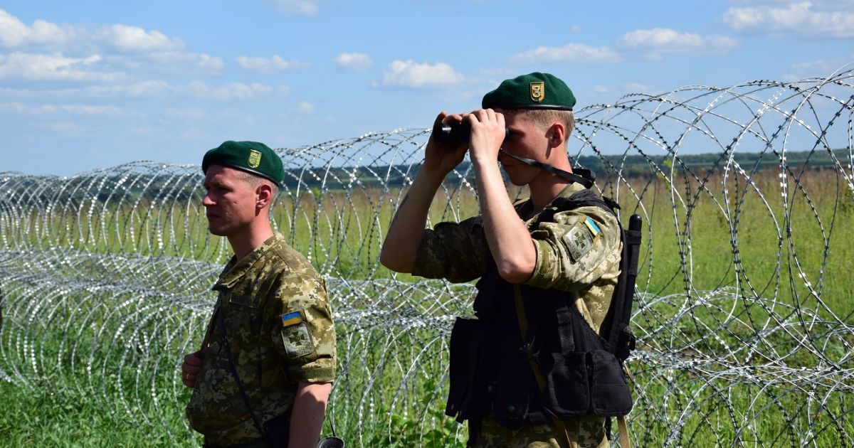Як перевірятимуть і кого пускатимуть: деталі нових правил в’їзду росіян до України