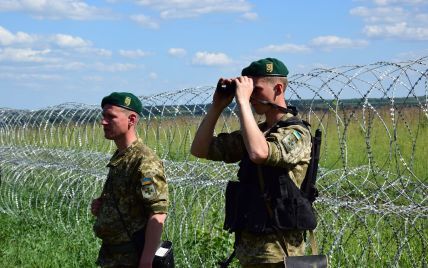 На границе с Румынией пограничники поймали контрабандистов с тысячами пачек сигарет