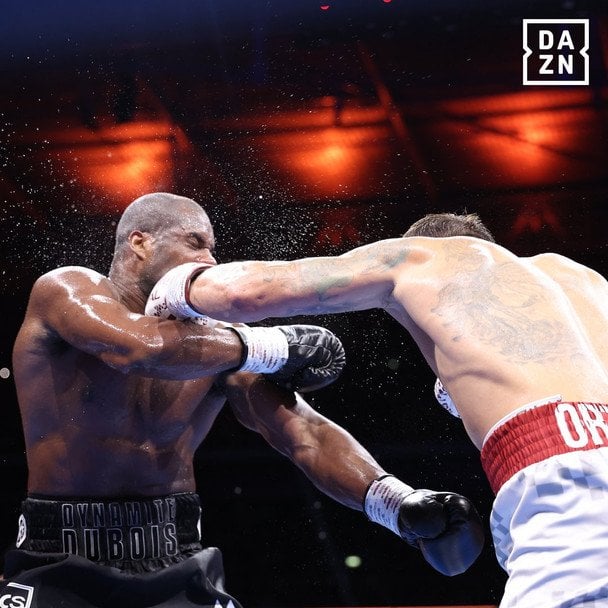 Усик – Дюбуа / © x.com/DAZNBoxing