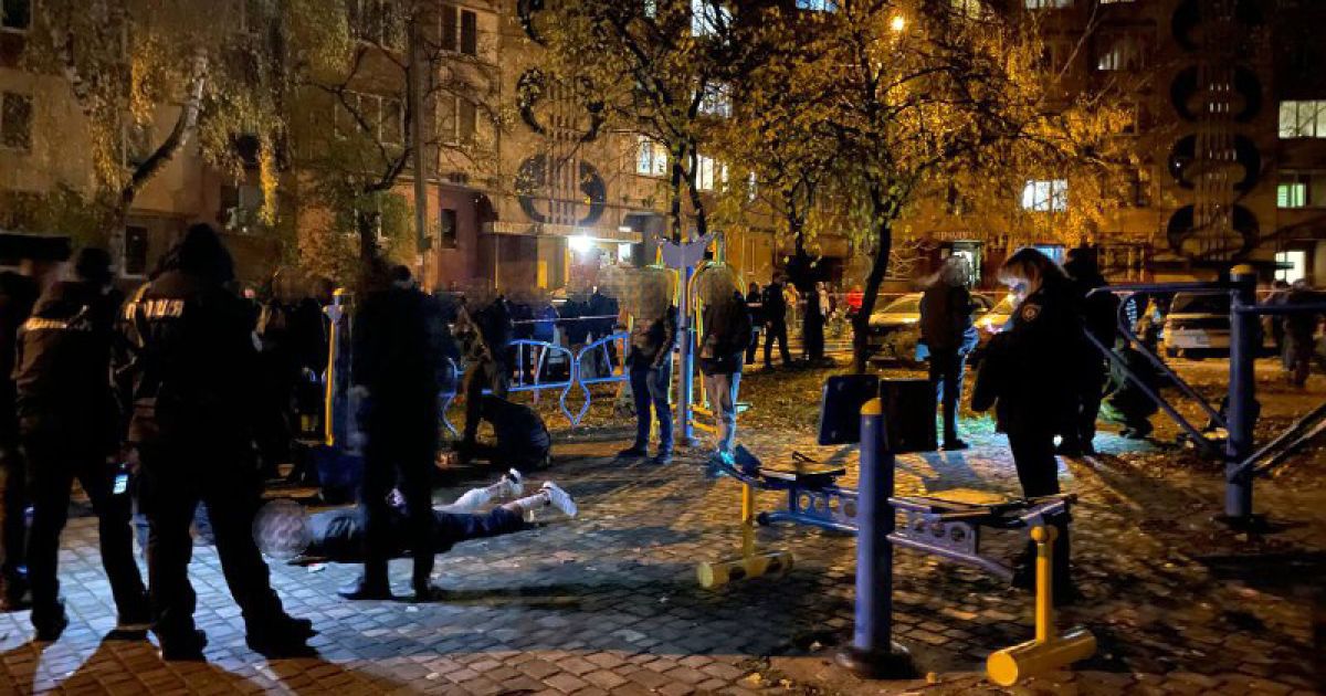 На детской площадке в Ровно раздался взрыв: четверо пострадавших (фото)