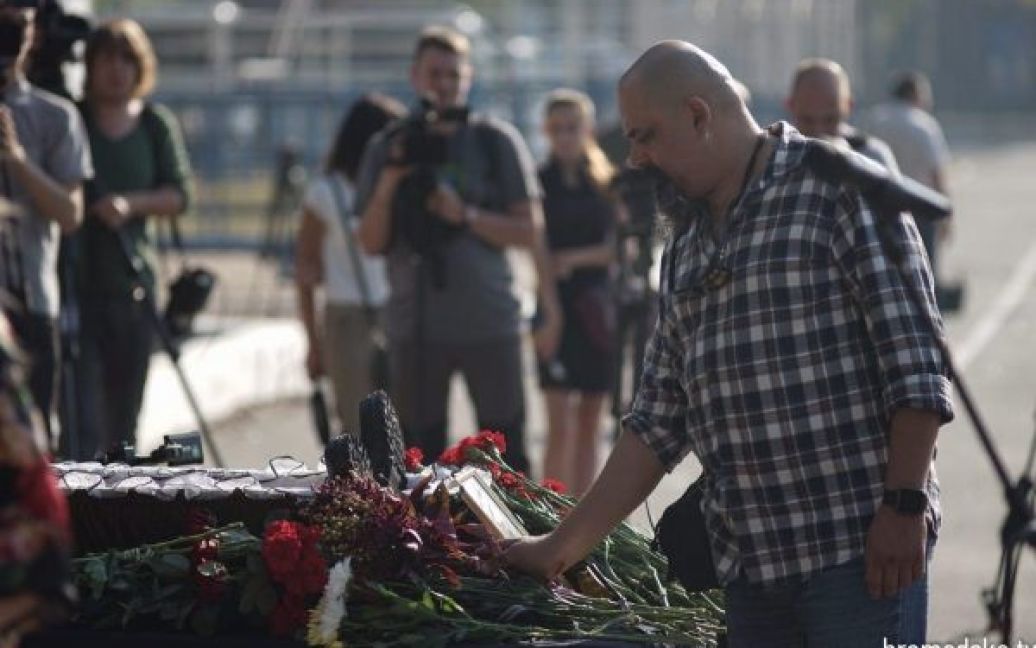 В Новых Петровцах прощаются с погибшими бойцами НГУ / © Громадське ТБ