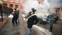 Национал-большевики забросали файерами украинское консульство в Петербурге