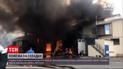 Масштабна пожежа спалахнула у Вінниці: загорілись склади з побутовою технікою (відео)