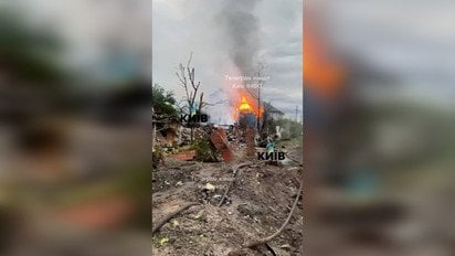На Осокорках унаслідок нічної атаки зруйнована частина вулиці