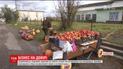 На Львівщині біля траси садівник відкрив крамнички із самообслуговуванням