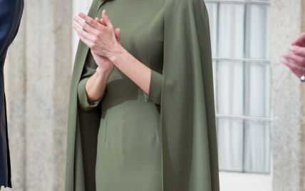 В новом платье и питоновых лодочках: королева Летиция пришла на церемонию в элегантном образе