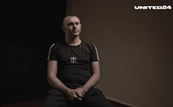 Били током по открытым ранам: боец, которому на теле выжгли "слава России", про плен