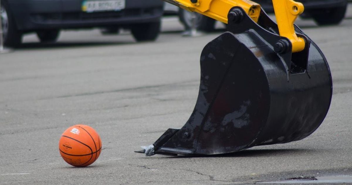 Во время соревнований операторов и водителей спецтехники в Киеве / © Киевводоканал