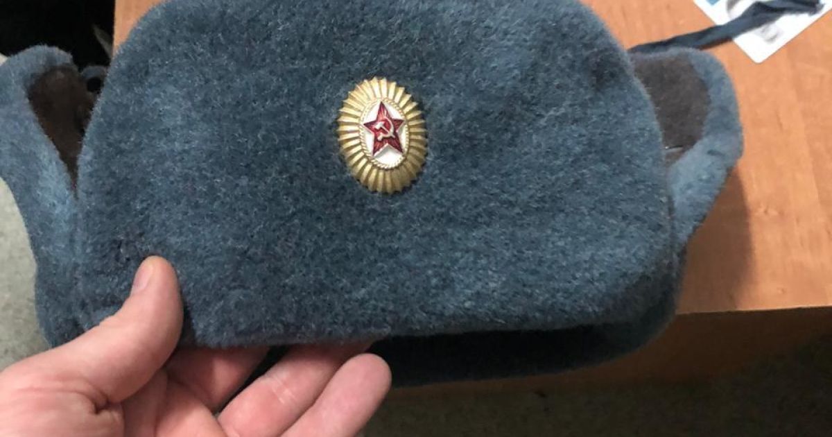 Во Львове 19-летний киевлянин носил шапку-ушанку с кокардой СССР: теперь ему грозит пять лет тюрьмы