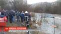 Во Львовской области течение снесло автомобиль во время переезда реки